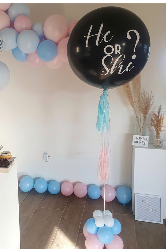 Gender reveal helium ballon