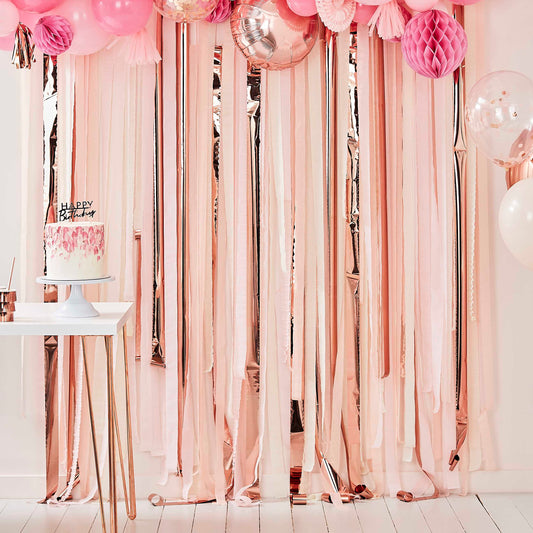 Roze en Rose-gold party streamer backdrop